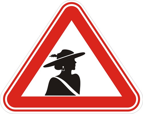 Знак самоклеющийся наружный "Дама за рулем"